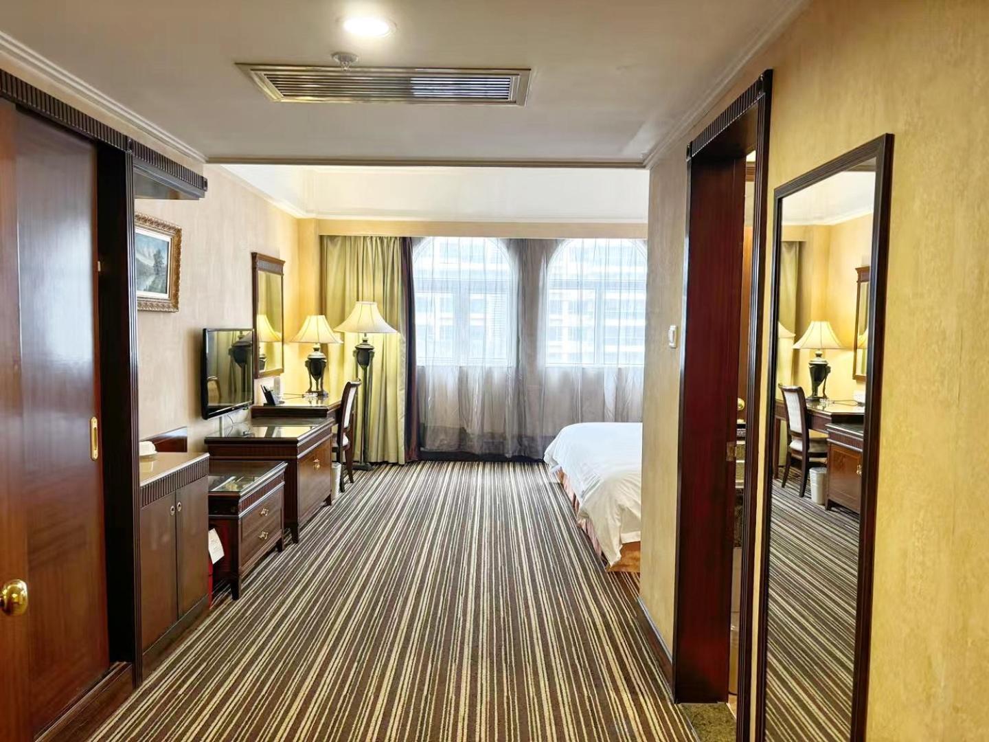 โรงแรมแกรนด์ พาเลซ 4*