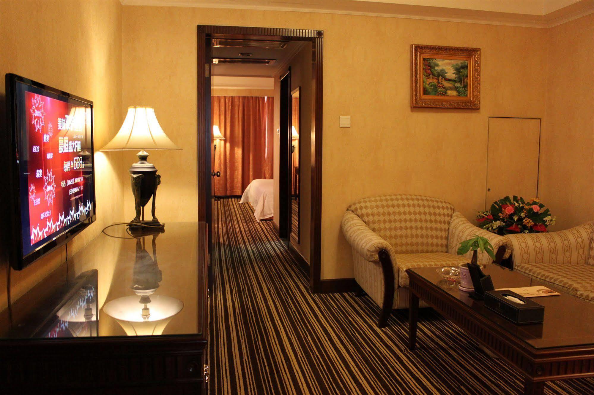 Grand Palace - Grand Management Group Hotel 4*