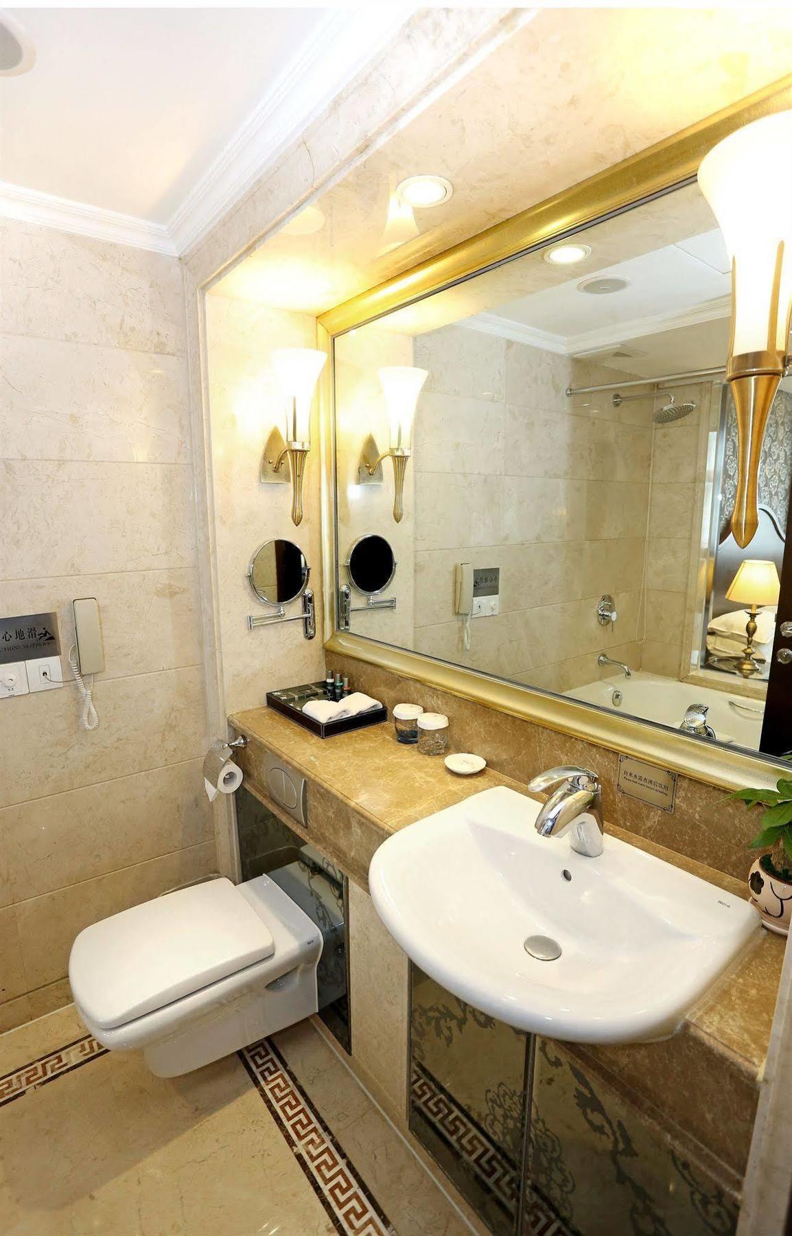 Grand Palace - Grand Management Group 4*
