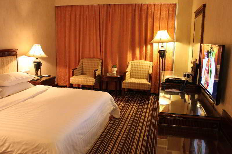 Grand Palace - Grand Management Group Hotel 4*