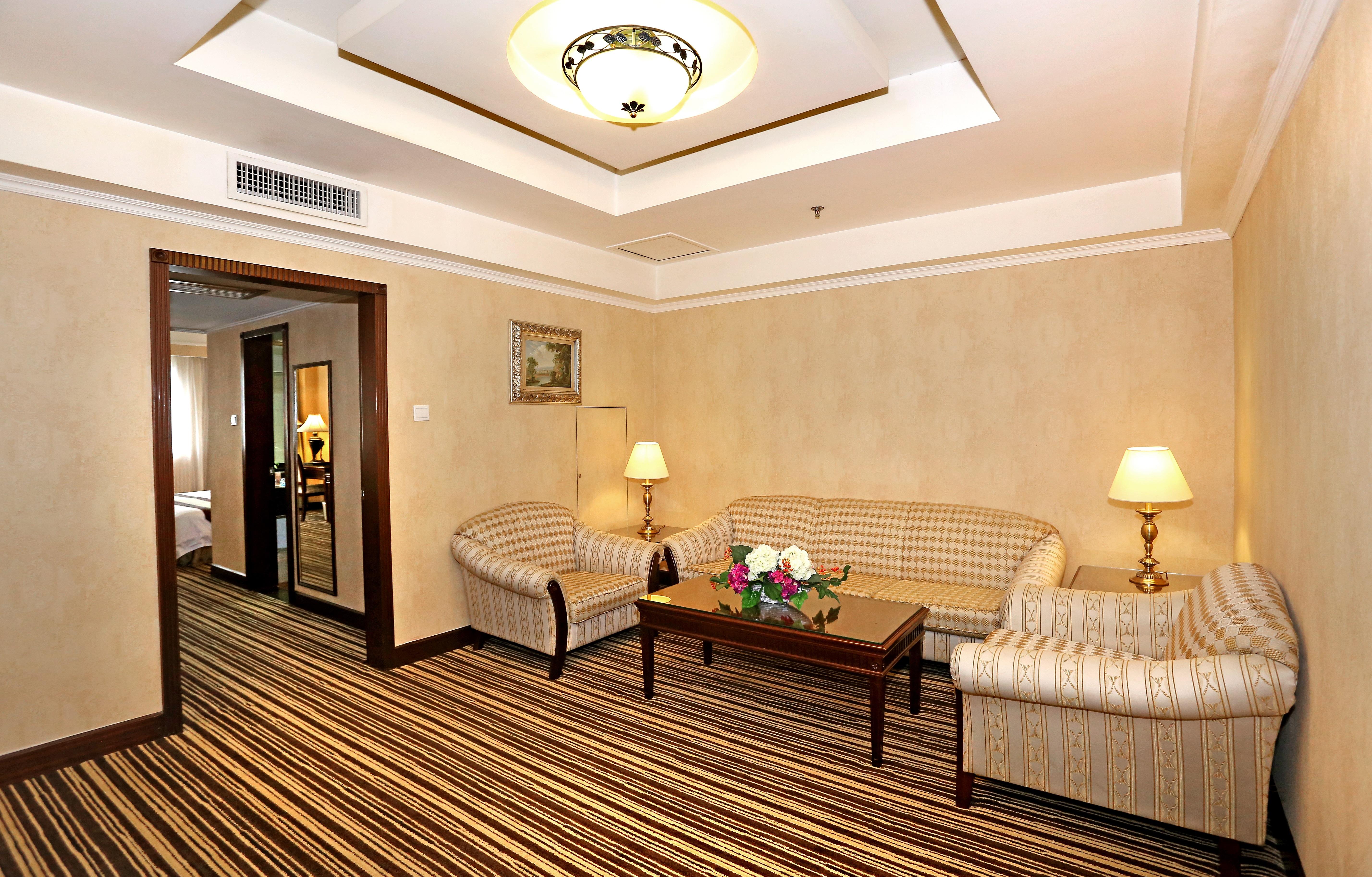Grand Palace - Grand Management Group Hotel 4*