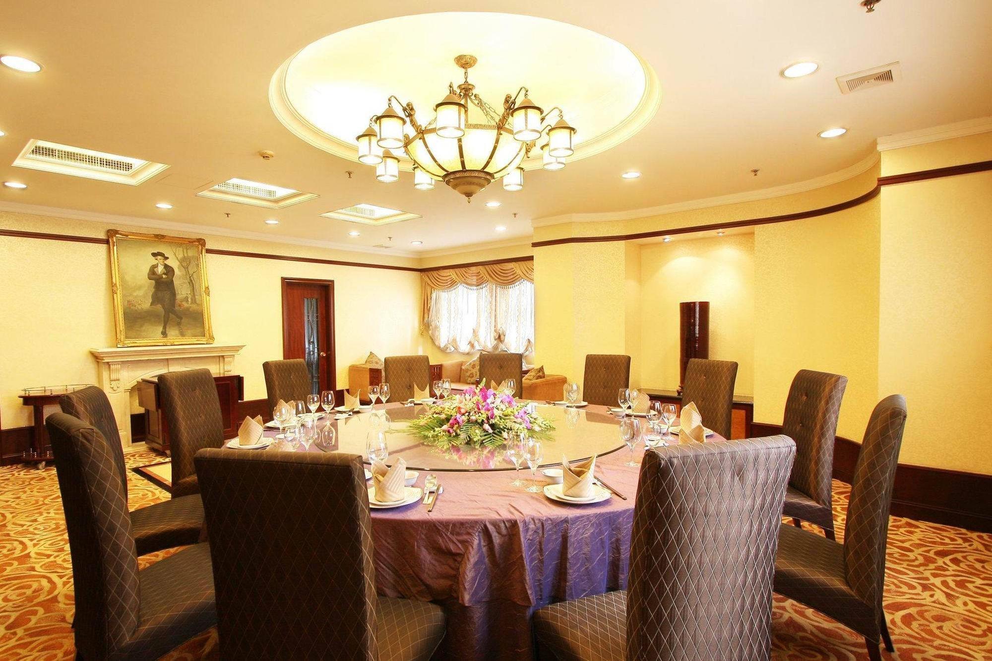 Grand Palace - Grand Management Group 4*