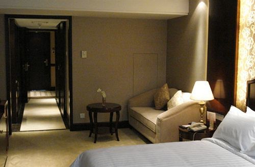 Grand Palace - Grand Management Group Hotel 4*