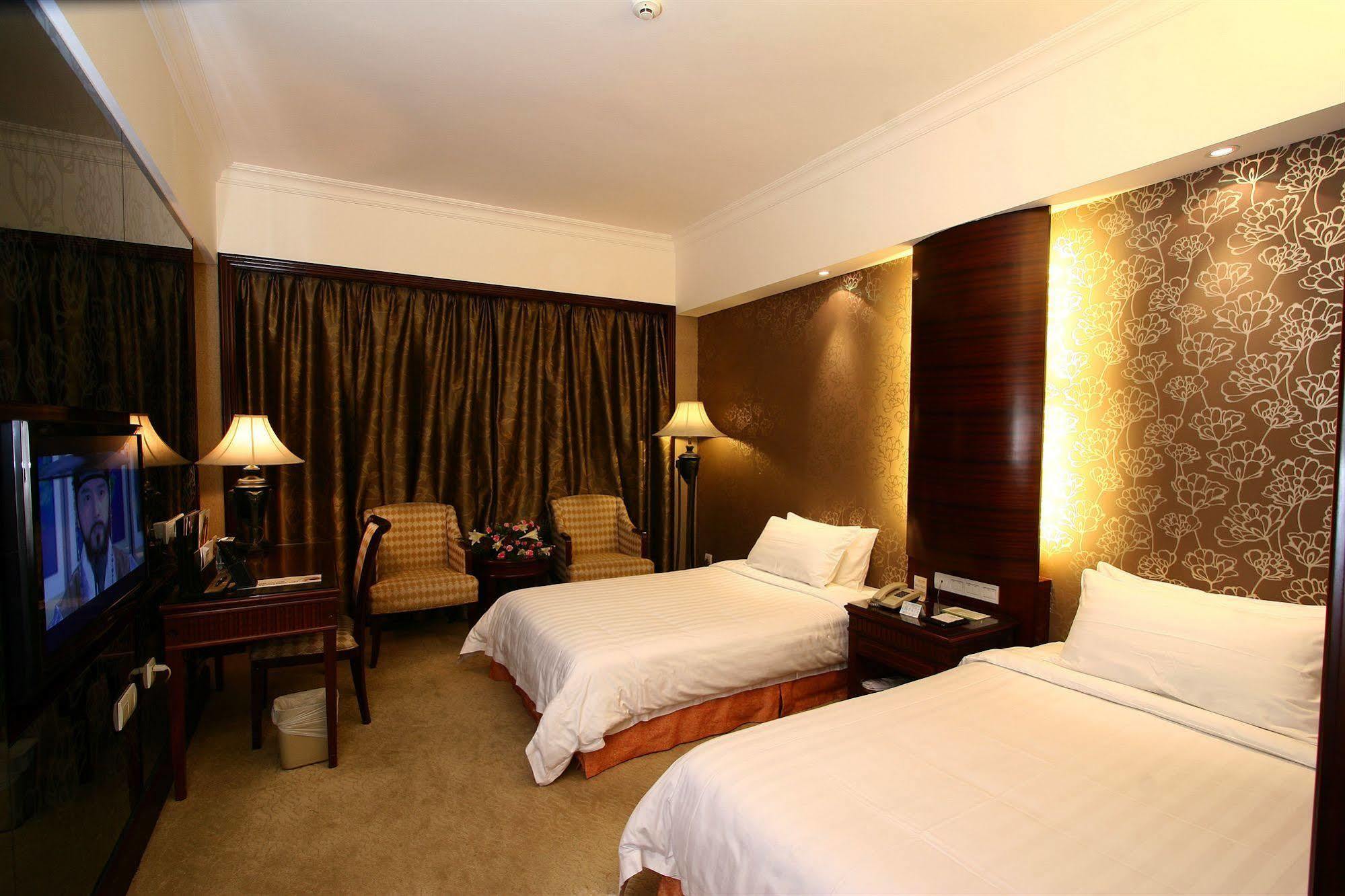 Grand Palace - Grand Management Group Hotel